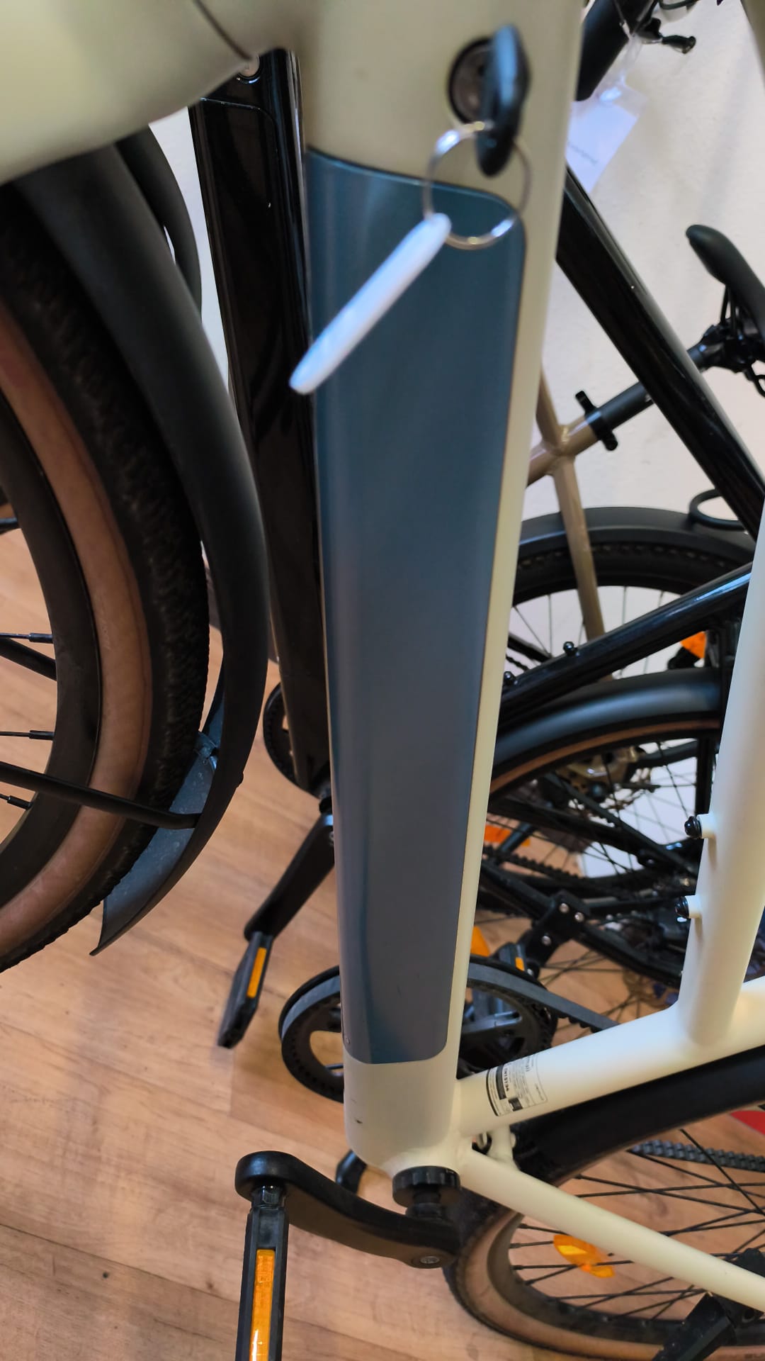 Deruiz Turmali E-Bike mit Riemen in cream white - gebrauchtes Vorführmodell - 2 Jahre Garantie