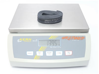 Schwalbe SV16 28 Zoll Fahrradschlauch, 60mm Sclaverandventil, Langlebiger Butyl-Kautschuk