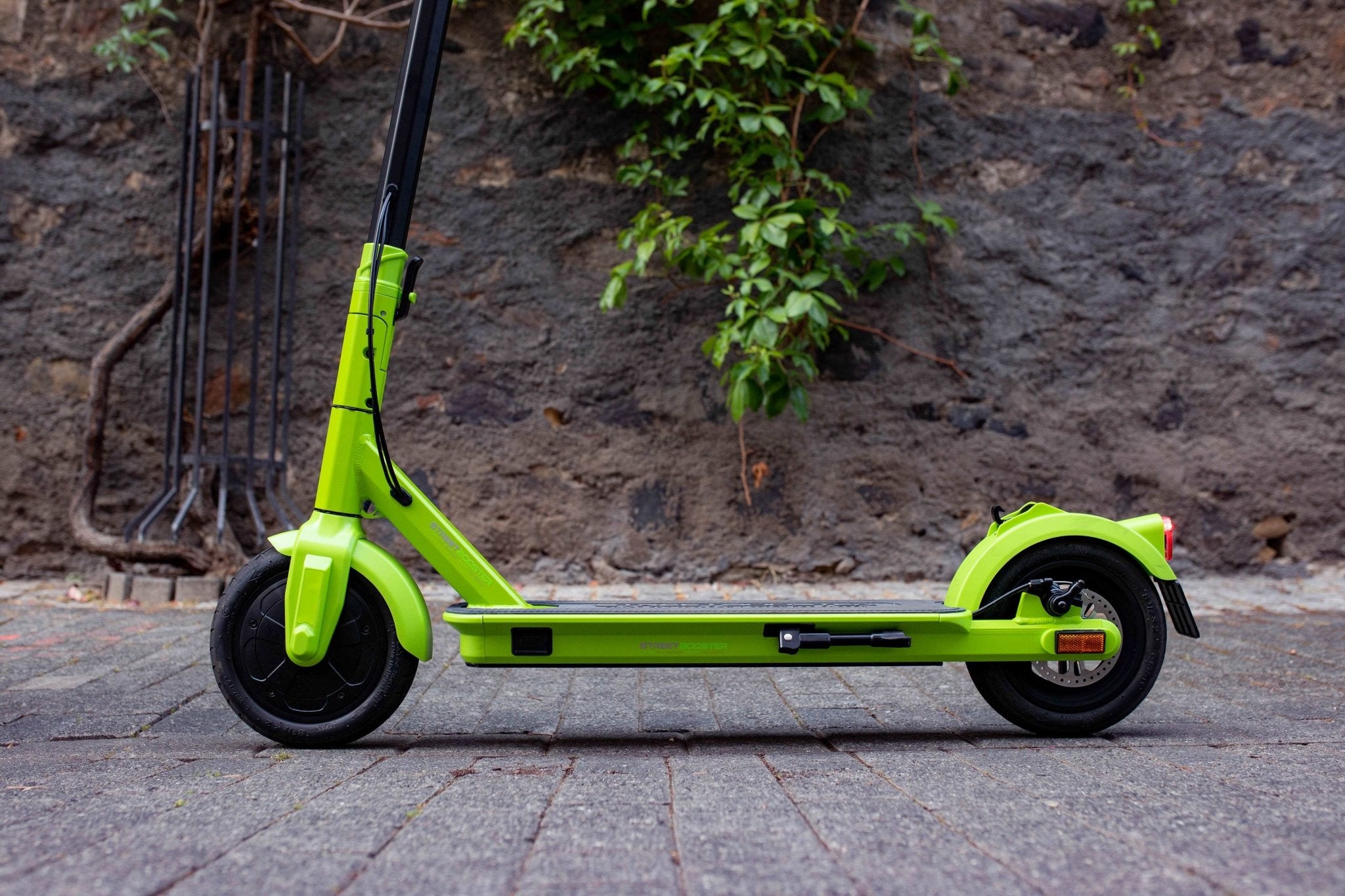 Streetbooster One - hochqualitativer Scooter mit Straßenzulassung - MabeaMobility